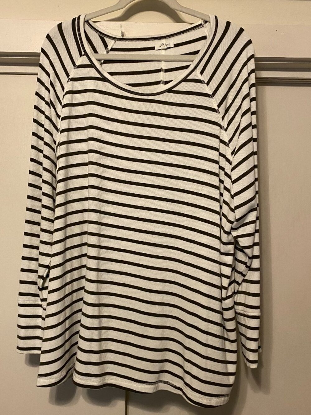 Maurices, super, super cozy, white & black stripe tunic, size 3X